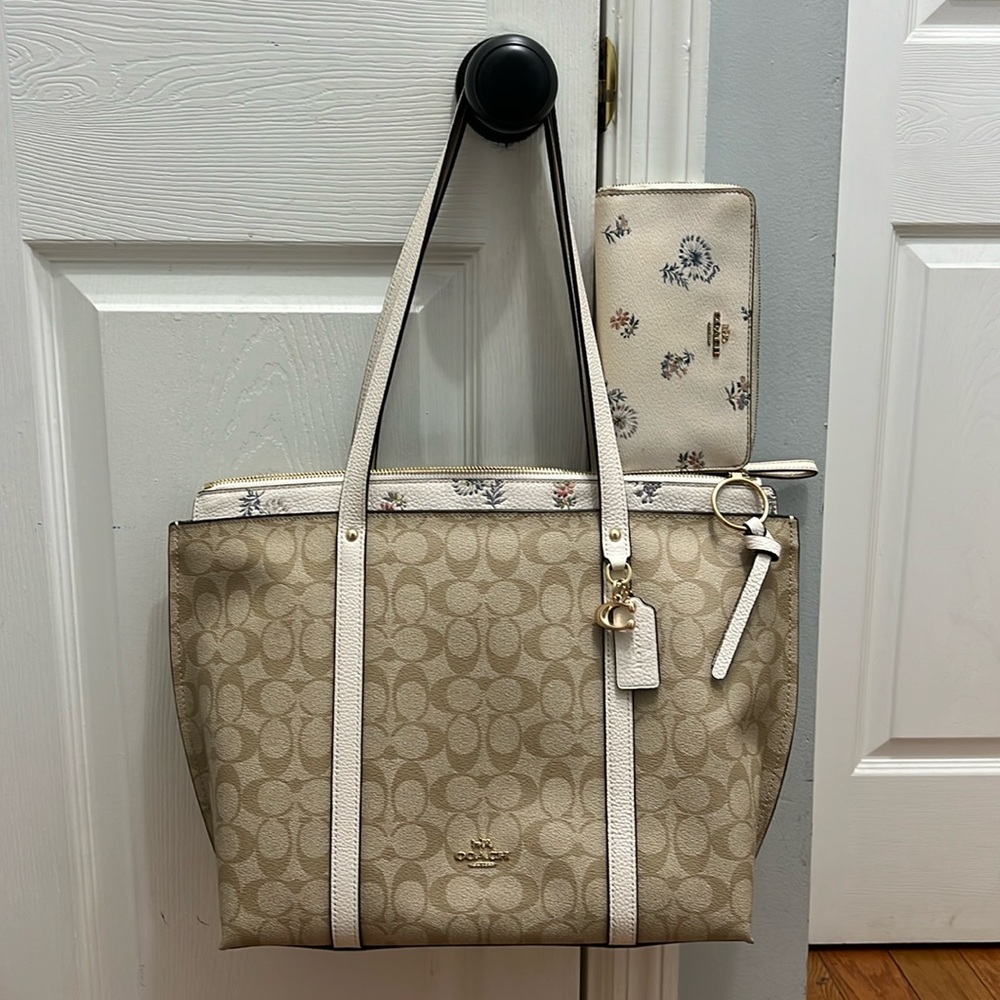 Coach Dandelion Tote and wallet